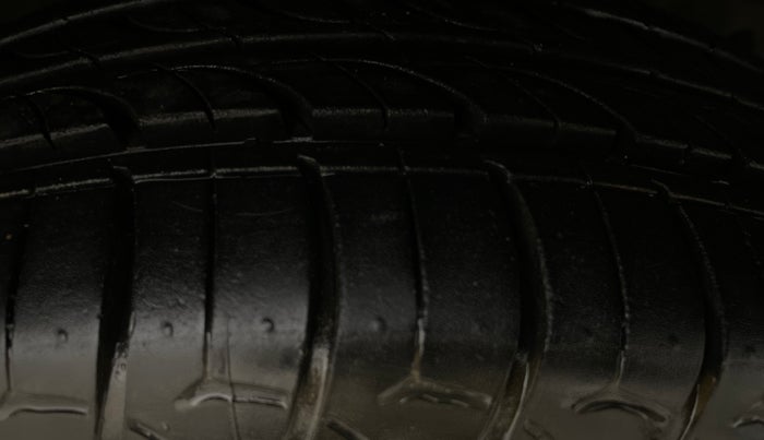2016 Renault Pulse RXZ DIESEL, Diesel, Manual, 1,20,232 km, Right Front Tyre Tread