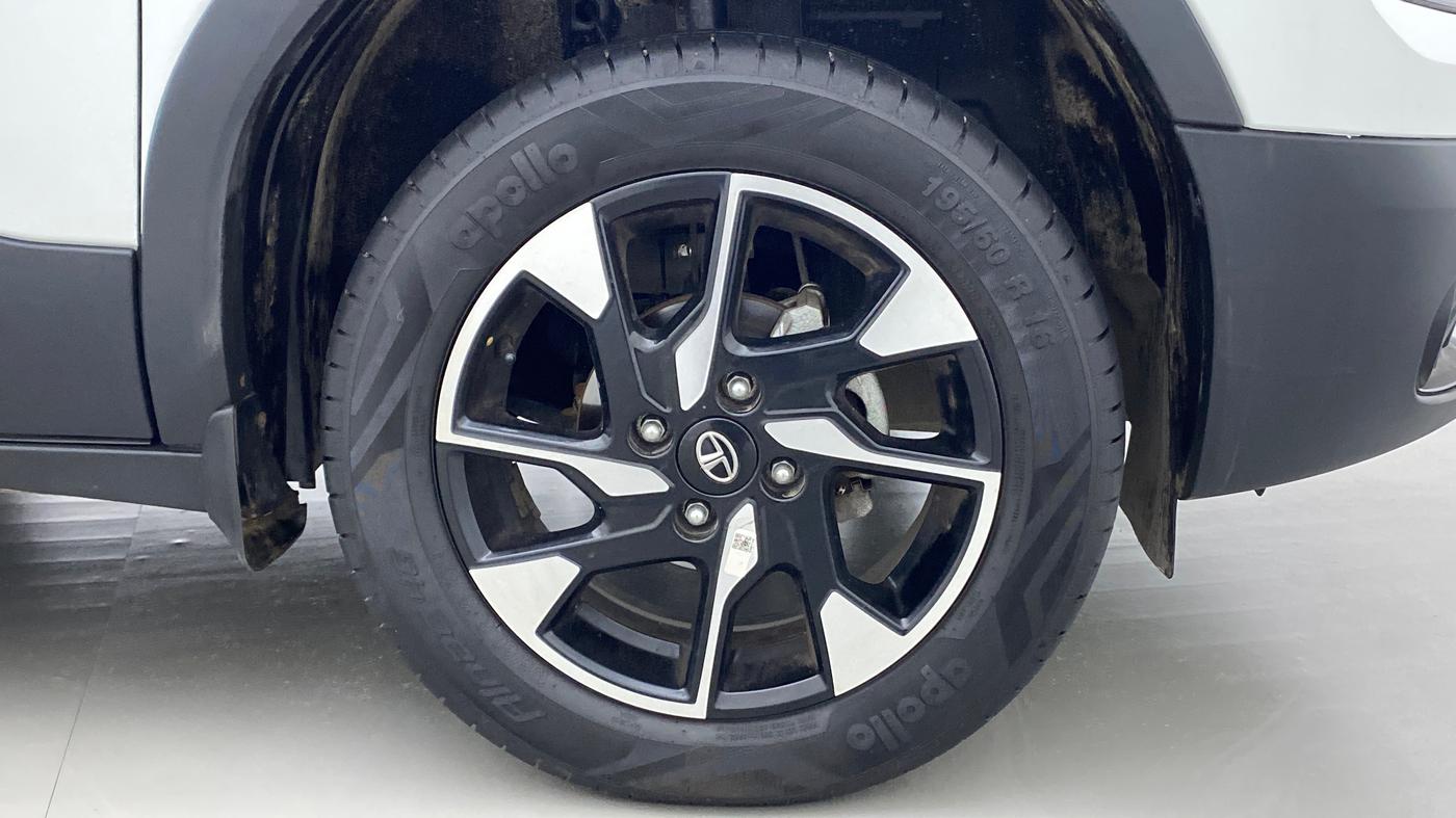 2022 Tata PUNCH ACCOMPLISHED DAZZLE PACK MT, Petrol, Manual, 3,348 km, Right Front Wheel