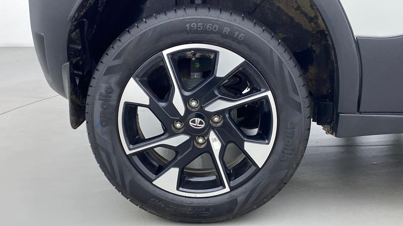 2022 Tata PUNCH ACCOMPLISHED DAZZLE PACK MT, Petrol, Manual, 3,348 km, Right Rear Wheel