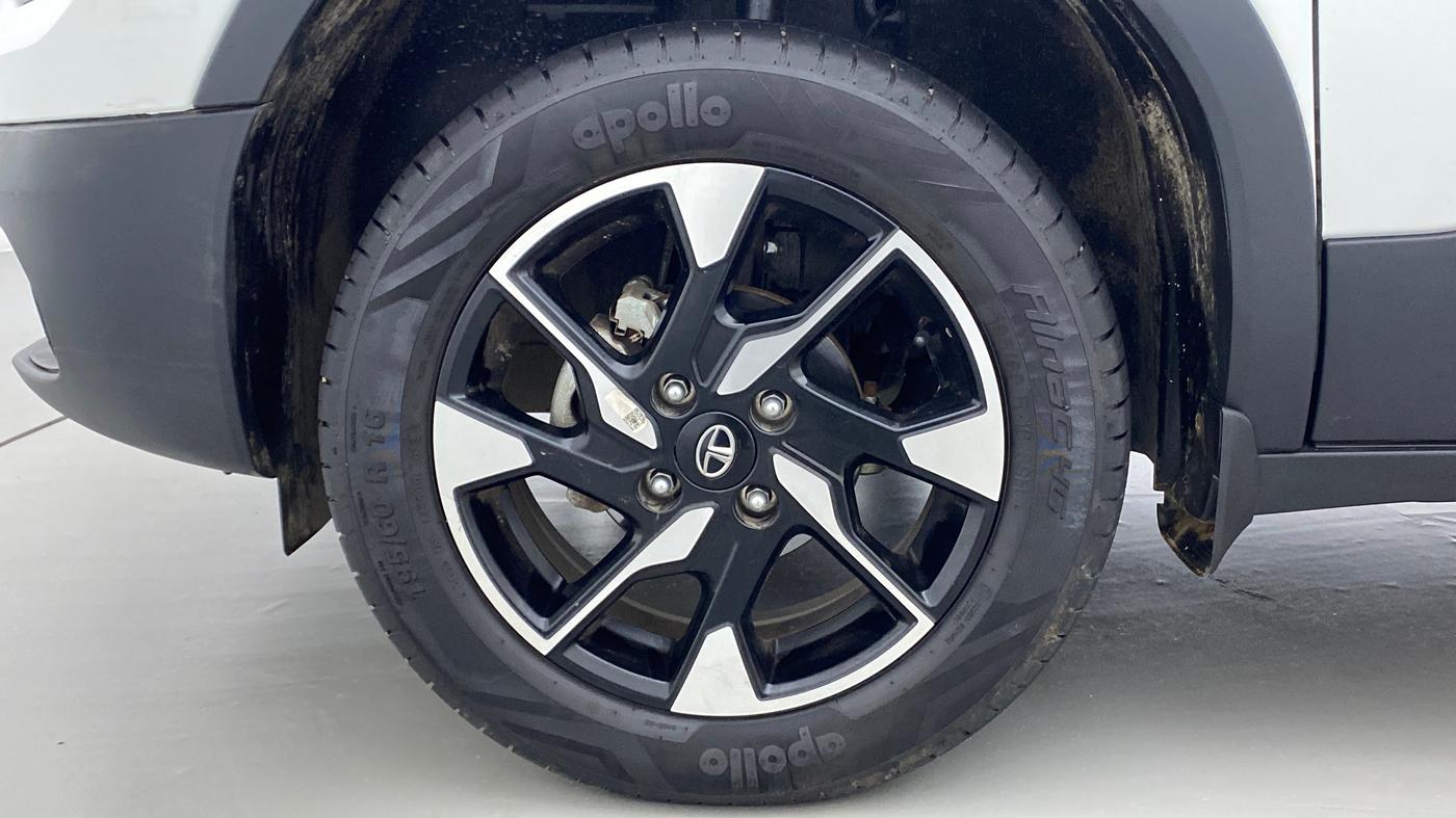 2022 Tata PUNCH ACCOMPLISHED DAZZLE PACK MT, Petrol, Manual, 3,348 km, Left Front Wheel