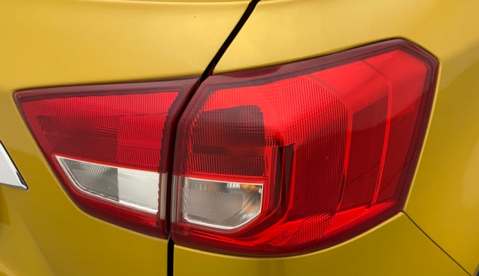 2019 Maruti Vitara Brezza ZDI PLUS DUAL TONE, Diesel, Manual, 68,208 km, Right tail light - Minor scratches