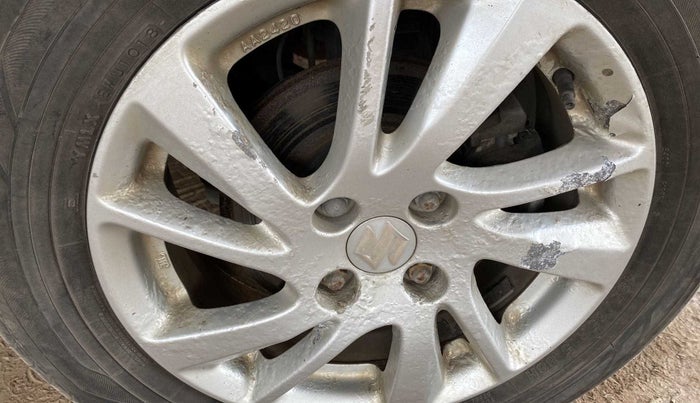 2012 Maruti Swift ZXI, Petrol, Manual, 90,510 km, Right front tyre - Minor scratches