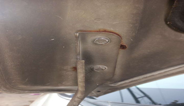 2012 Maruti Swift ZXI, Petrol, Manual, 90,510 km, Bonnet (hood) - Slight discolouration