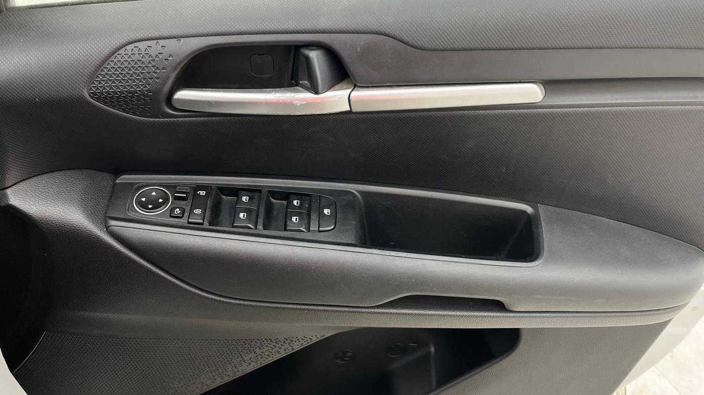 2020 KIA SONET HTK PLUS 1.2, Petrol, Manual, 21,410 km, Driver Side Door Panels Control