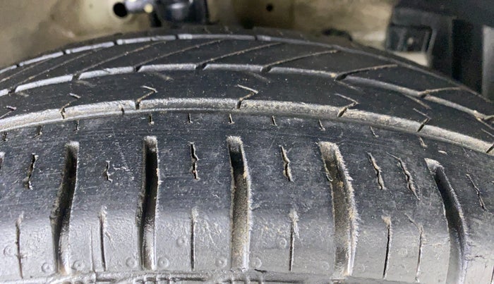 2012 Maruti Swift Dzire VXI, Petrol, Manual, 83,421 km, Right Front Tyre Tread