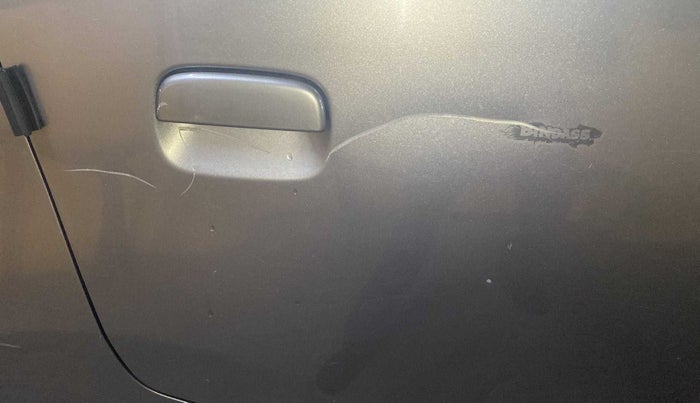 2018 Maruti Wagon R 1.0 VXI AMT, Petrol, Automatic, 39,354 km, Right rear door - Minor scratches