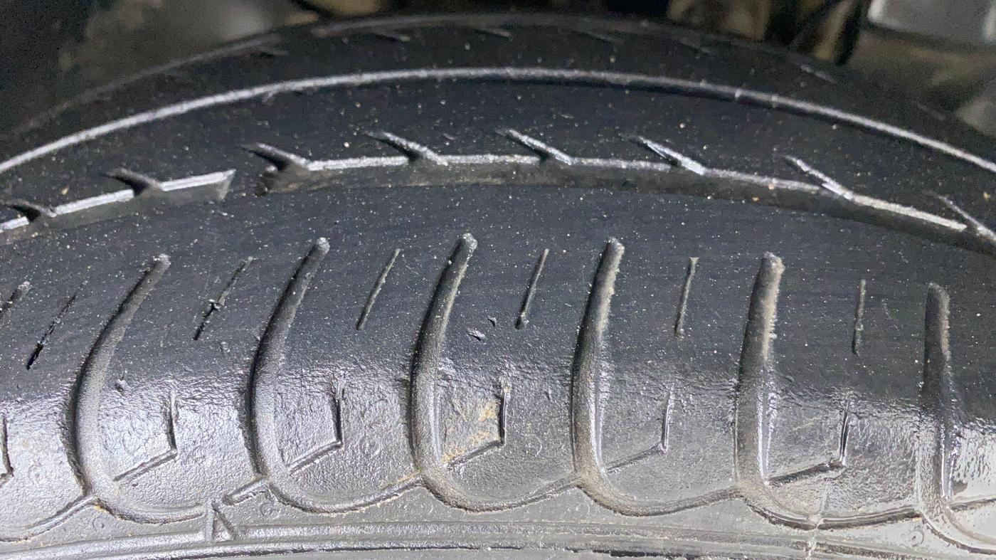2018 Tata Tiago XZA PETROL, Petrol, Automatic, 33,106 km, Right Front Tyre Tread