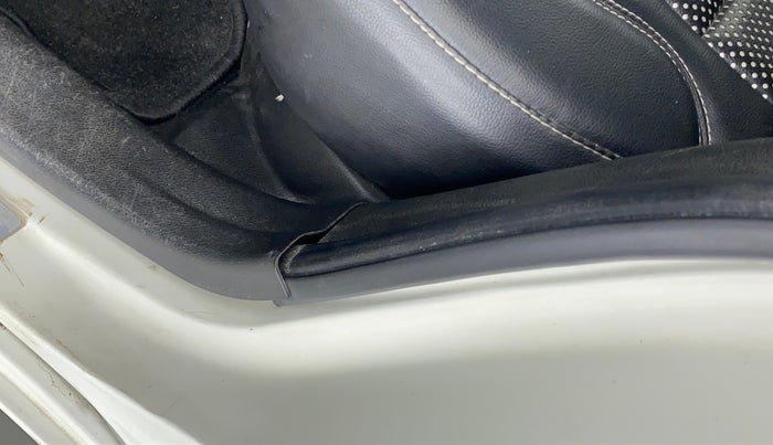 2016 Maruti Baleno DELTA PETROL 1.2, Petrol, Manual, 28,131 km, Left C pillar - Trim cover damaged