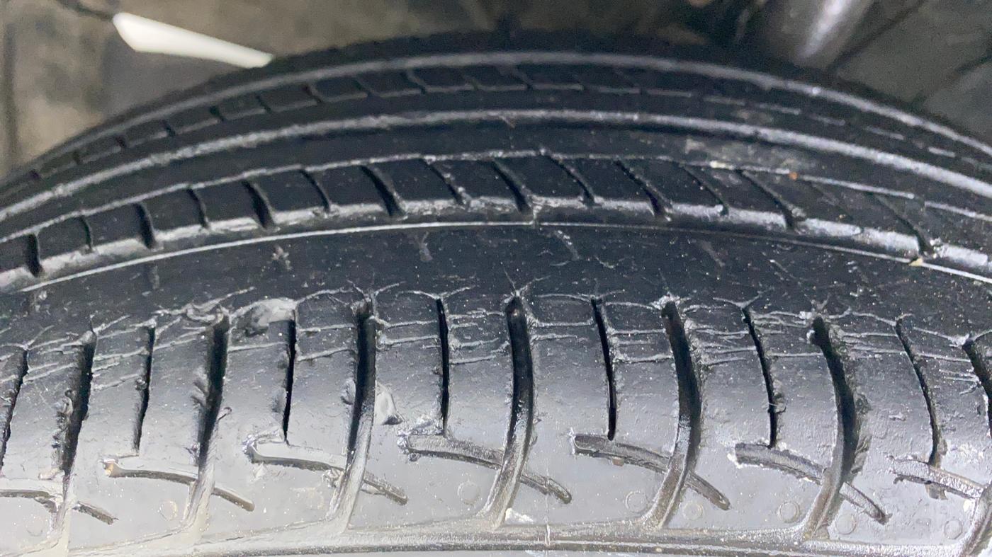 2016 Maruti Baleno DELTA PETROL 1.2, Petrol, Manual, 28,131 km, Left Front Tyre Tread