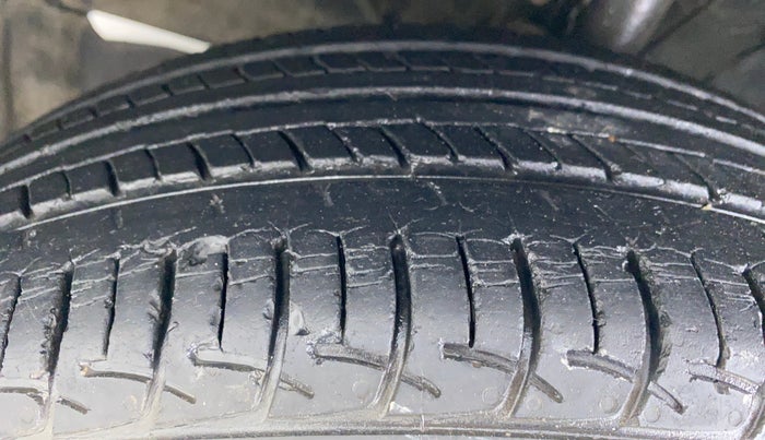 2016 Maruti Baleno DELTA PETROL 1.2, Petrol, Manual, 28,131 km, Left Front Tyre Tread