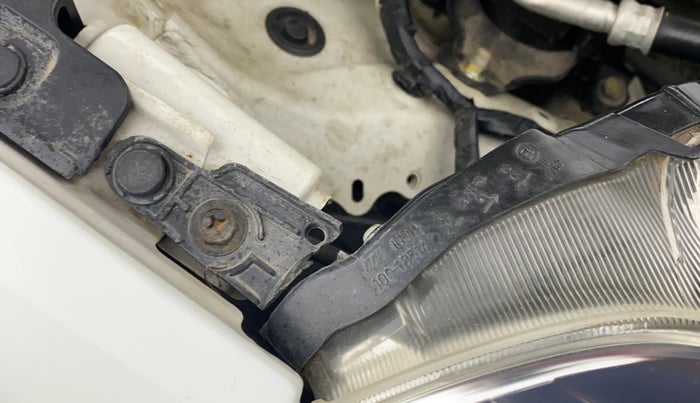 2016 Maruti Baleno DELTA PETROL 1.2, Petrol, Manual, 28,131 km, Right headlight - Clamp has minor damage