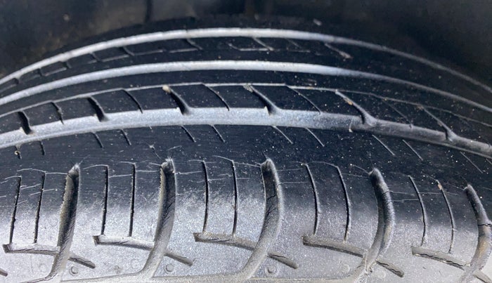 2016 Maruti Baleno DELTA PETROL 1.2, Petrol, Manual, 28,131 km, Right Rear Tyre Tread