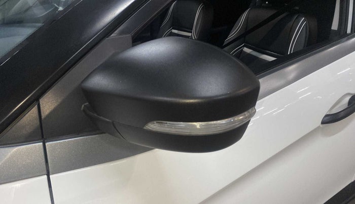 2021 Tata NEXON XM PLUS SUNROOF PETROL, Petrol, Manual, 28,414 km, Left rear-view mirror - Folding motor not working