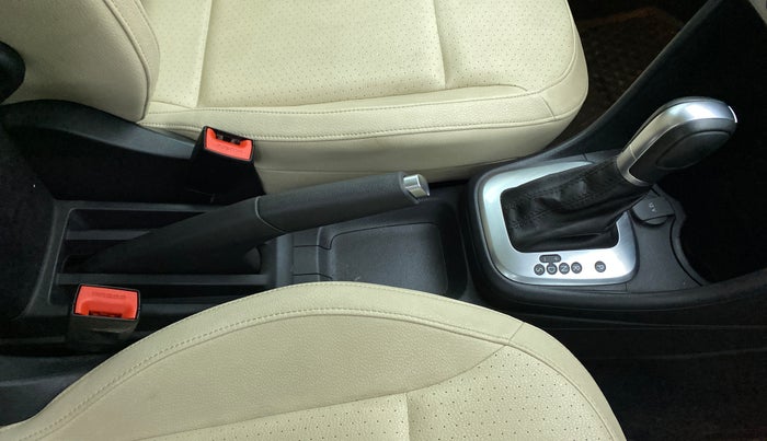 2021 Volkswagen Vento HIGHLINE PLUS 1.0 TSI AT, Petrol, Automatic, 21,594 km, Gear Lever