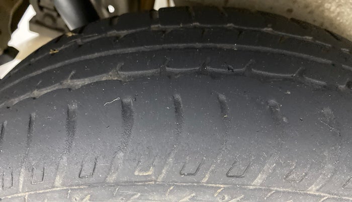 2014 Maruti Wagon R 1.0 VXI, Petrol, Manual, 71,856 km, Right Rear Tyre Tread