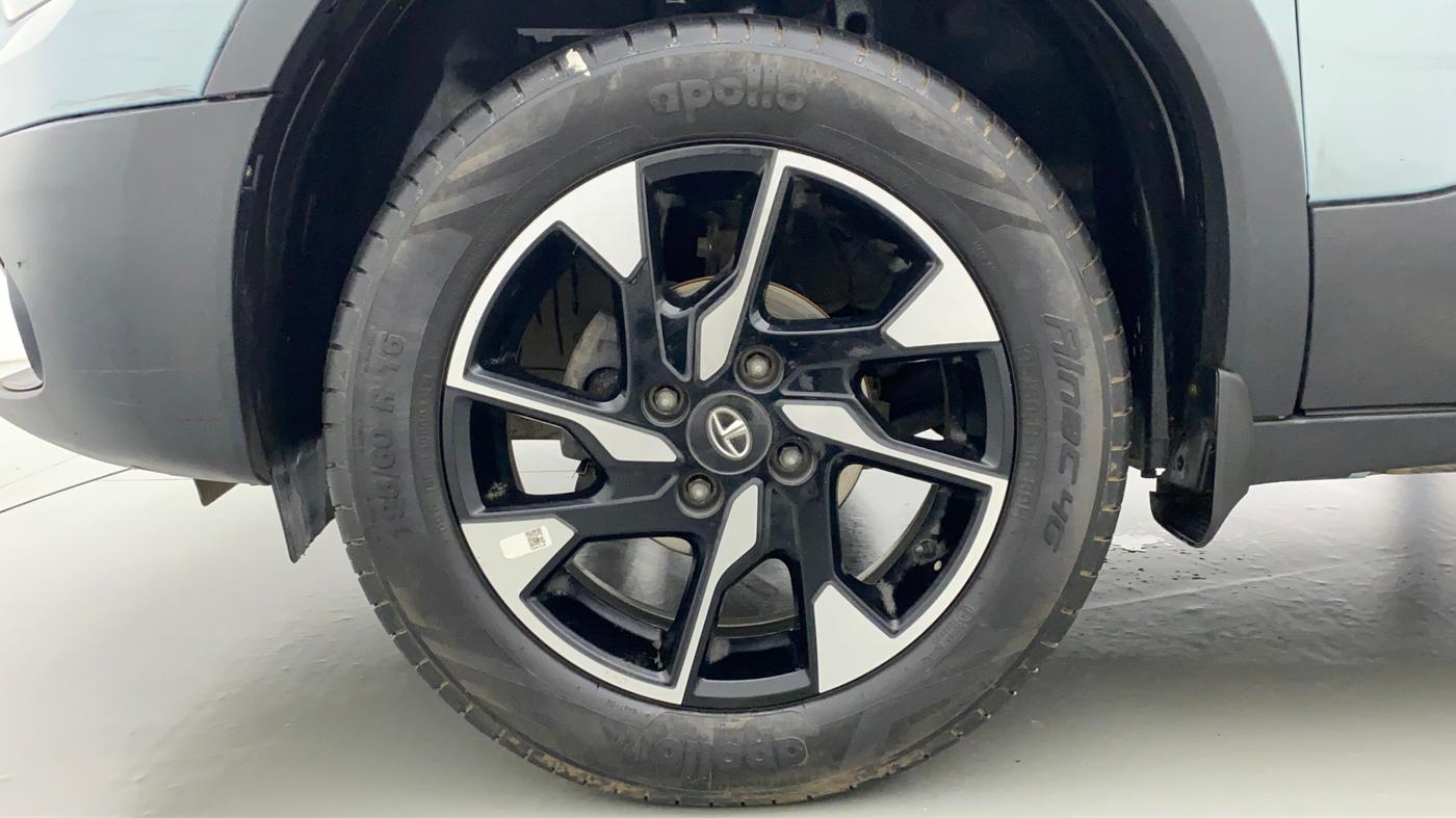 2021 Tata PUNCH CREATIVE  MT, Petrol, Manual, 23,183 km, Left Front Wheel