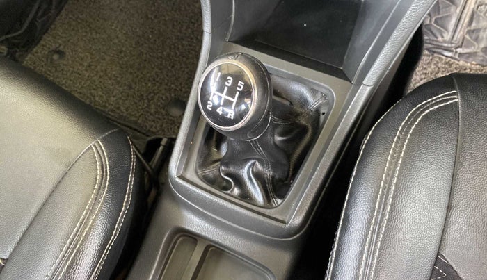 2017 Maruti Vitara Brezza VDI, Diesel, Manual, 46,052 km, Gear lever - Boot cover slightly torn