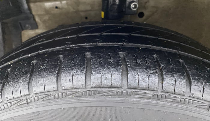 2012 Maruti Swift Dzire VXI, Petrol, Manual, 87,615 km, Left Front Tyre Tread