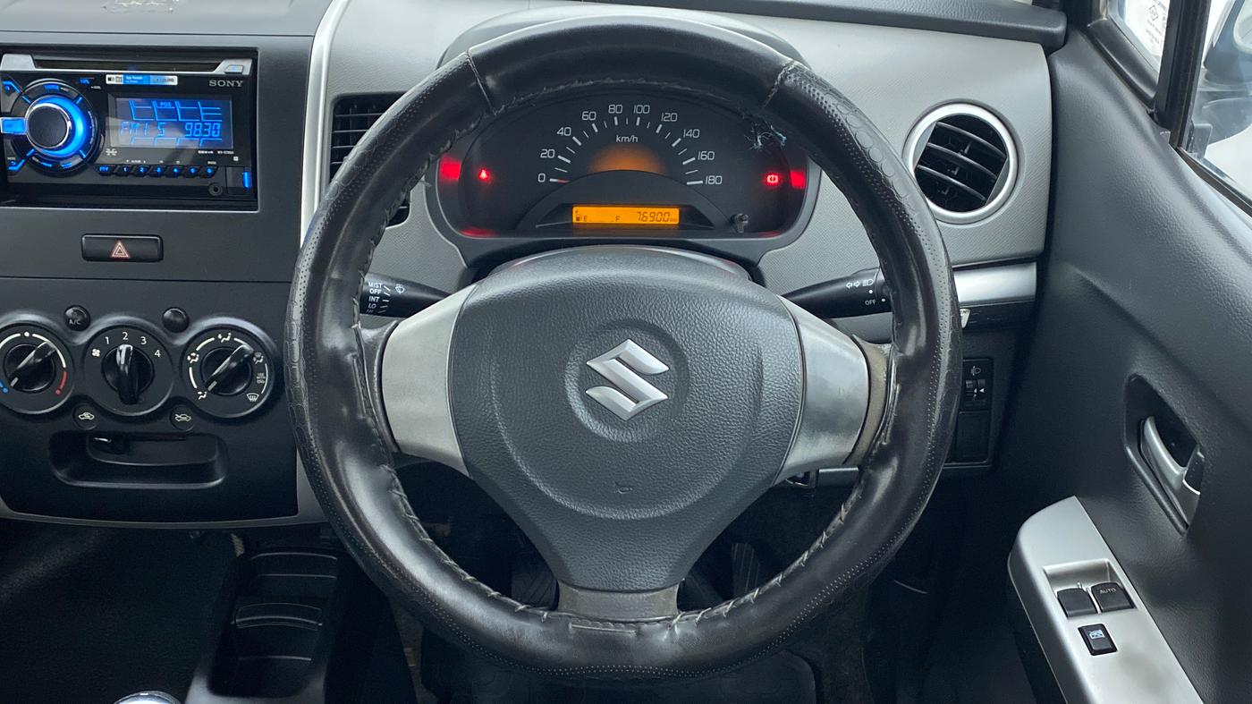 2012 Maruti Wagon R 1.0 LXI, Petrol, Manual, 76,900 km, Steering Wheel Close Up