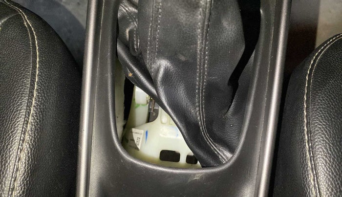 2019 Toyota Glanza V, Petrol, Manual, 47,590 km, Gear lever - Boot cover slightly torn