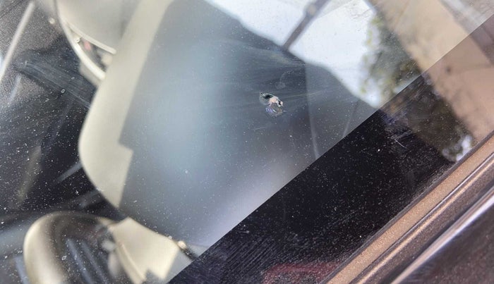 2013 Maruti Swift VXI, Petrol, Manual, 53,357 km, Front windshield - Minor spot on windshield