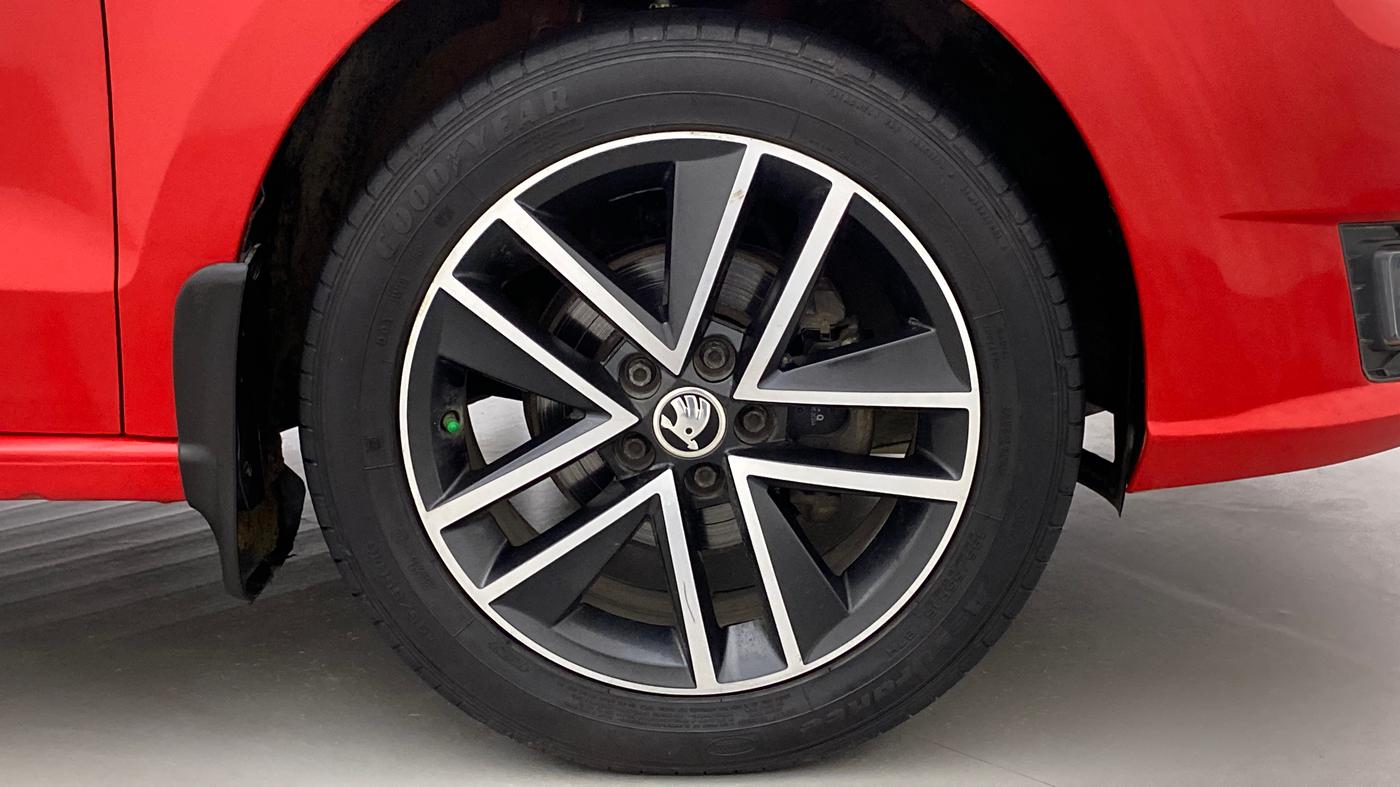 2018 Skoda Rapid STYLE 1.6 MPI MT, Petrol, Manual, 61,229 km, Right Front Wheel