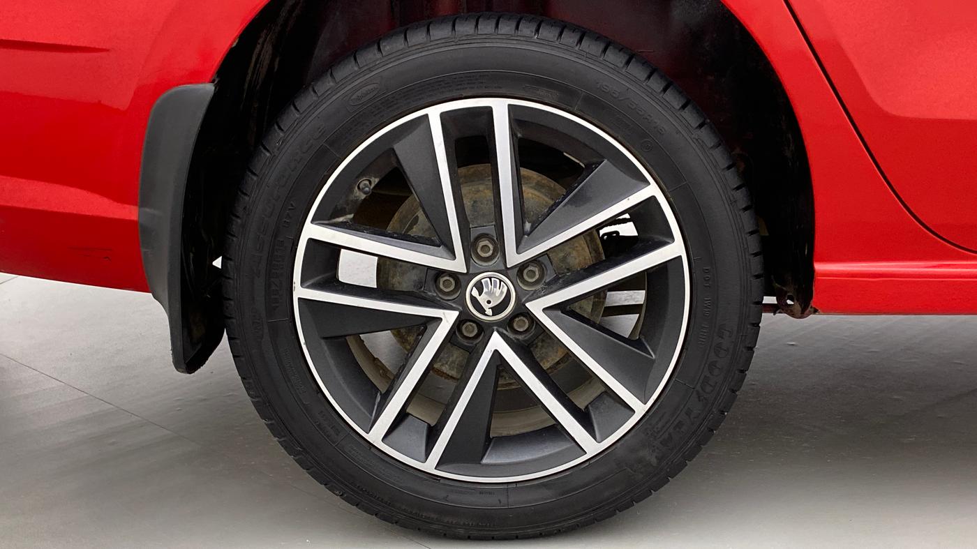2018 Skoda Rapid STYLE 1.6 MPI MT, Petrol, Manual, 61,229 km, Right Rear Wheel
