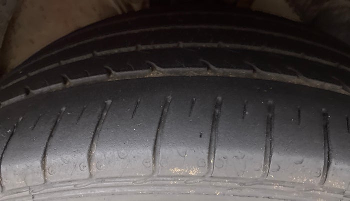2018 Skoda Rapid STYLE 1.6 MPI MT, Petrol, Manual, 61,229 km, Right Front Tyre Tread