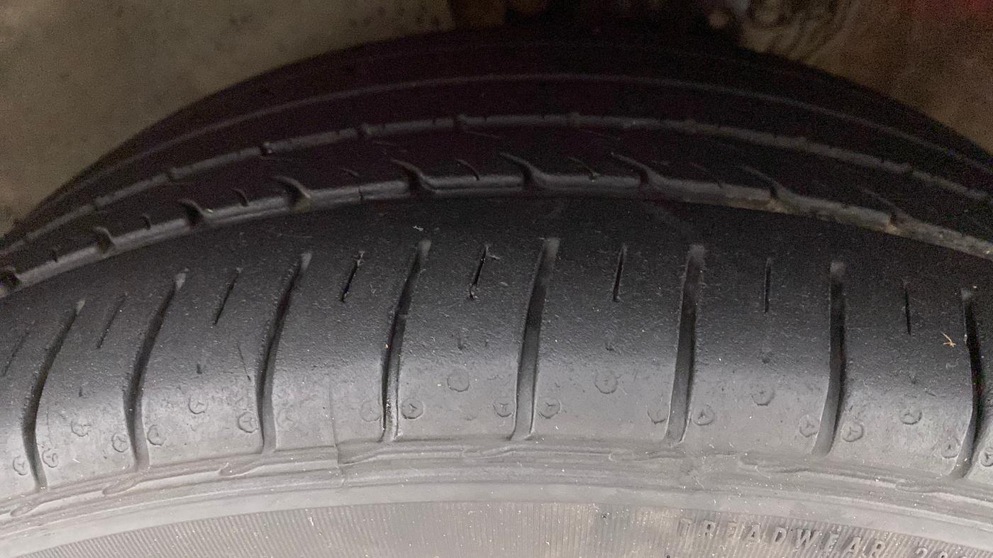 2018 Skoda Rapid STYLE 1.6 MPI MT, Petrol, Manual, 61,229 km, Left Front Tyre Tread