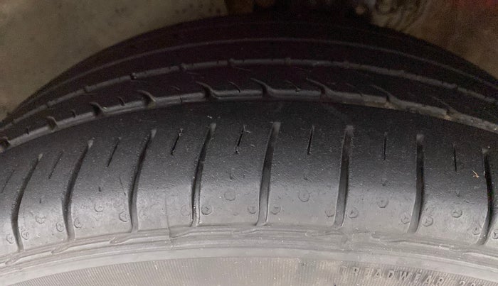 2018 Skoda Rapid STYLE 1.6 MPI MT, Petrol, Manual, 61,229 km, Left Front Tyre Tread