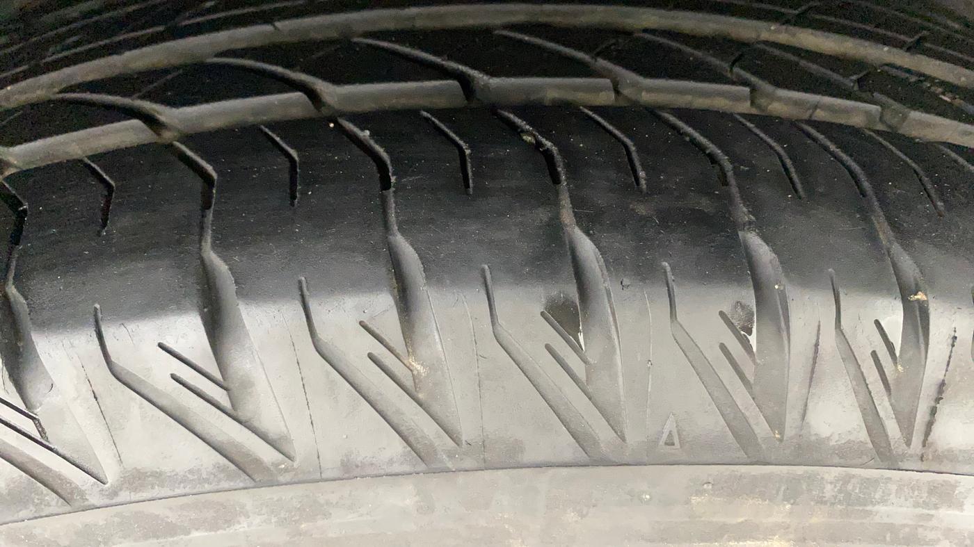2019 Mahindra XUV500 W11, Diesel, Manual, 69,844 km, Right Front Tyre Tread
