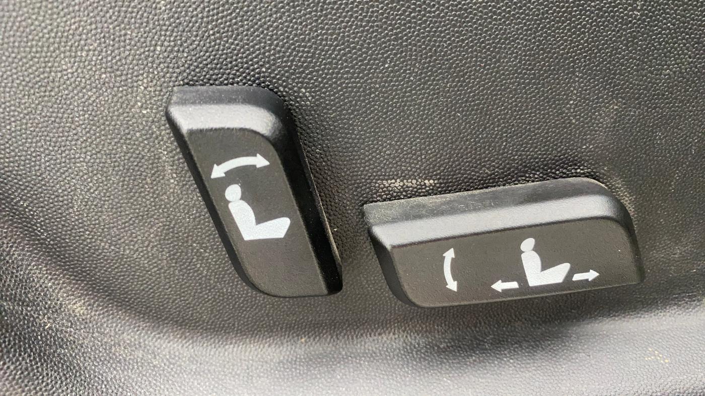 2019 Mahindra XUV500 W11, Diesel, Manual, 69,844 km, Driver Side Adjustment Panel