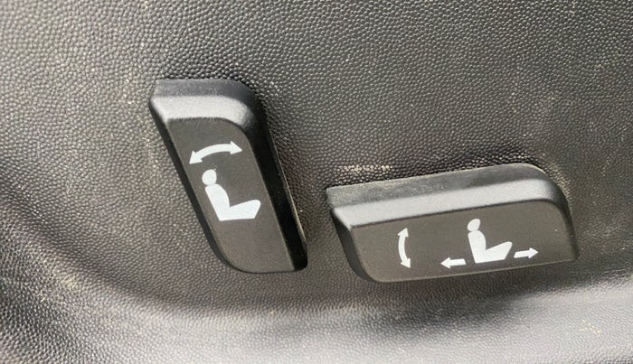 2019 Mahindra XUV500 W11, Diesel, Manual, 69,786 km, Driver Side Adjustment Panel