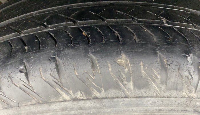 2019 Mahindra XUV500 W11, Diesel, Manual, 69,786 km, Right Rear Tyre Tread