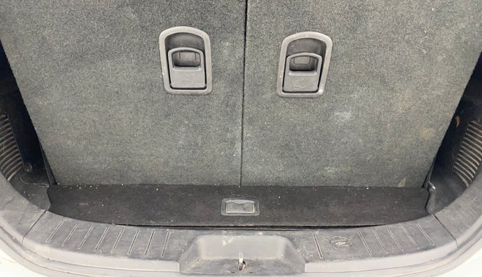 2019 Mahindra XUV500 W11, Diesel, Manual, 69,786 km, Boot Inside