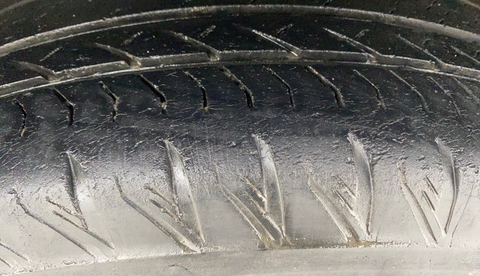 2019 Mahindra XUV500 W11, Diesel, Manual, 69,786 km, Left Rear Tyre Tread