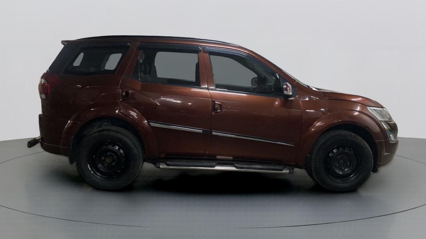 2018 Mahindra XUV500 W5, Diesel, Manual, 91,156 km, Right Side View