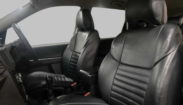 2018 Mahindra XUV500 W5, Diesel, Manual, 91,156 km, Right Side Front Door Cabin