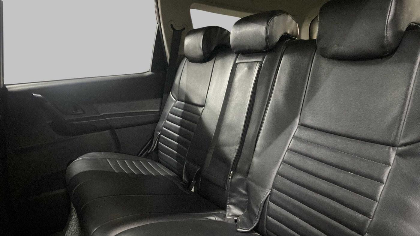 2018 Mahindra XUV500 W5, Diesel, Manual, 91,156 km, Right Side Rear Door Cabin