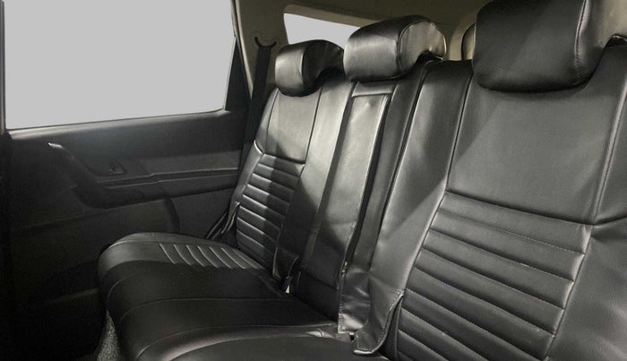 2018 Mahindra XUV500 W5, Diesel, Manual, 91,156 km, Right Side Rear Door Cabin