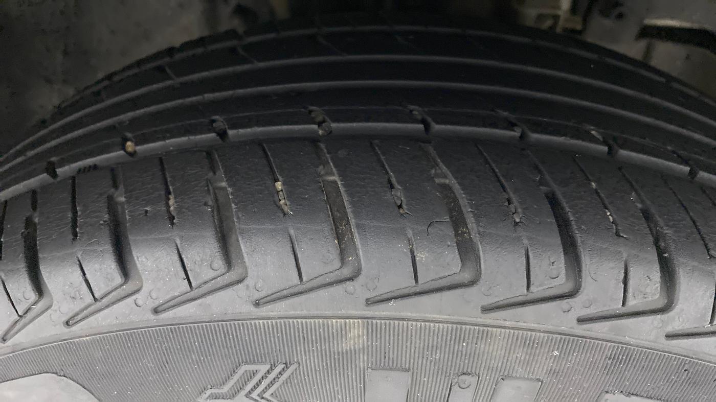 2018 Tata Tiago XE PETROL, Petrol, Manual, 43,058 km, Right Front Tyre Tread