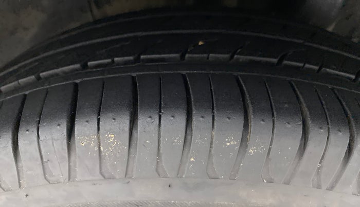 2016 Hyundai Grand i10 ASTA (O) 1.2 KAPPA VTVT, Petrol, Manual, 1,00,058 km, Left Rear Tyre Tread