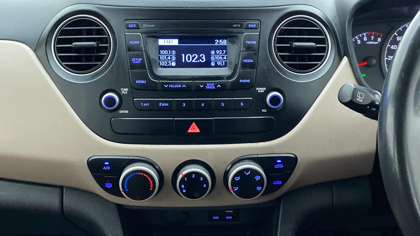 2016 Hyundai Grand i10 ASTA (O) 1.2 KAPPA VTVT, Petrol, Manual, 1,00,058 km, Air Conditioner