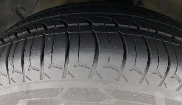 2016 Hyundai Grand i10 ASTA (O) 1.2 KAPPA VTVT, Petrol, Manual, 1,00,058 km, Left Front Tyre Tread