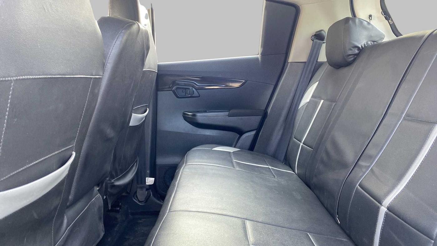 2018 Mahindra KUV 100 NXT K8 P 6 STR, Petrol, Manual, 55,732 km, Right Side Rear Door Cabin