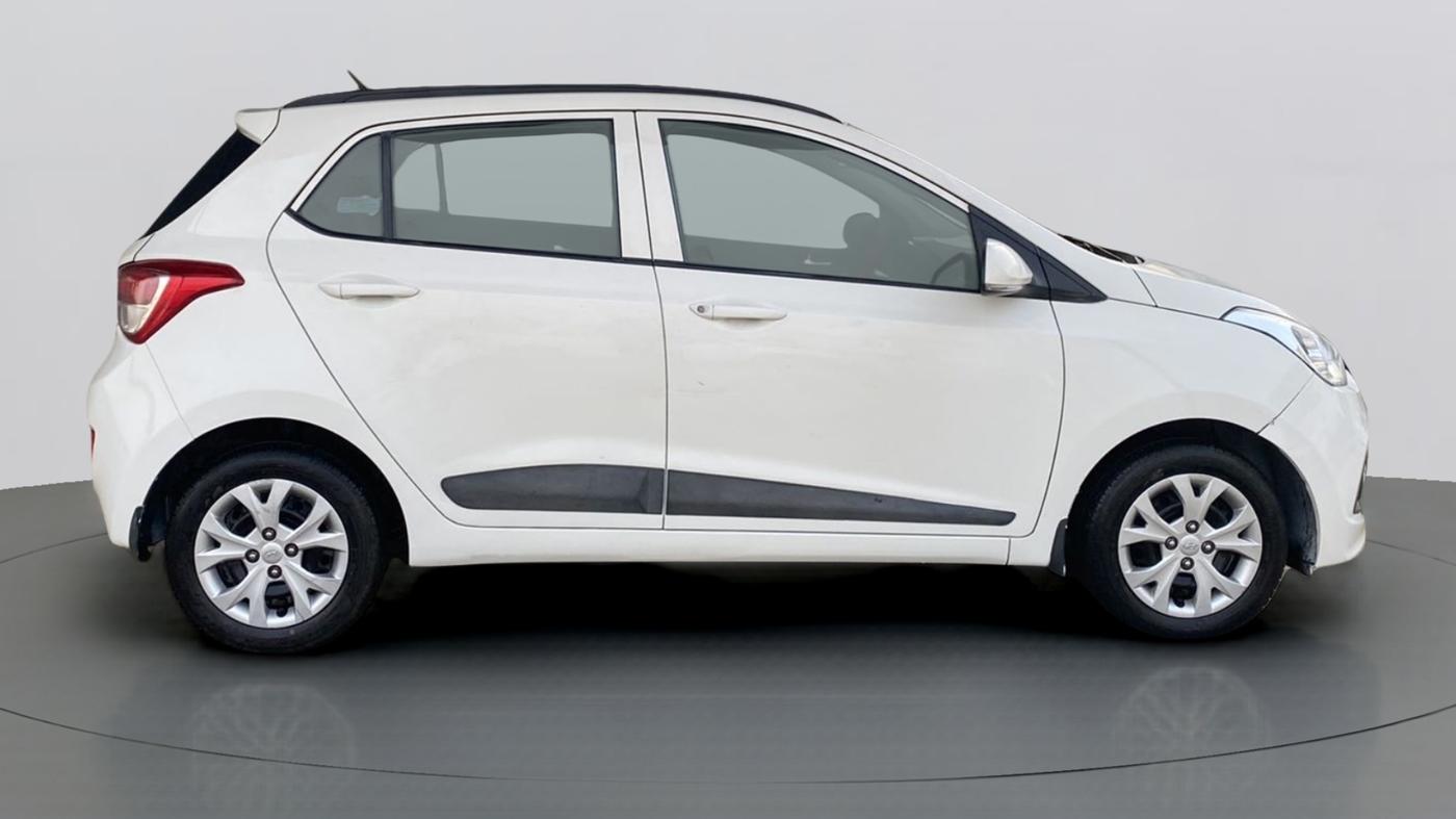 2016 Hyundai Grand i10 SPORTZ 1.2 KAPPA VTVT, Petrol, Manual, 30,616 km, Right Side View