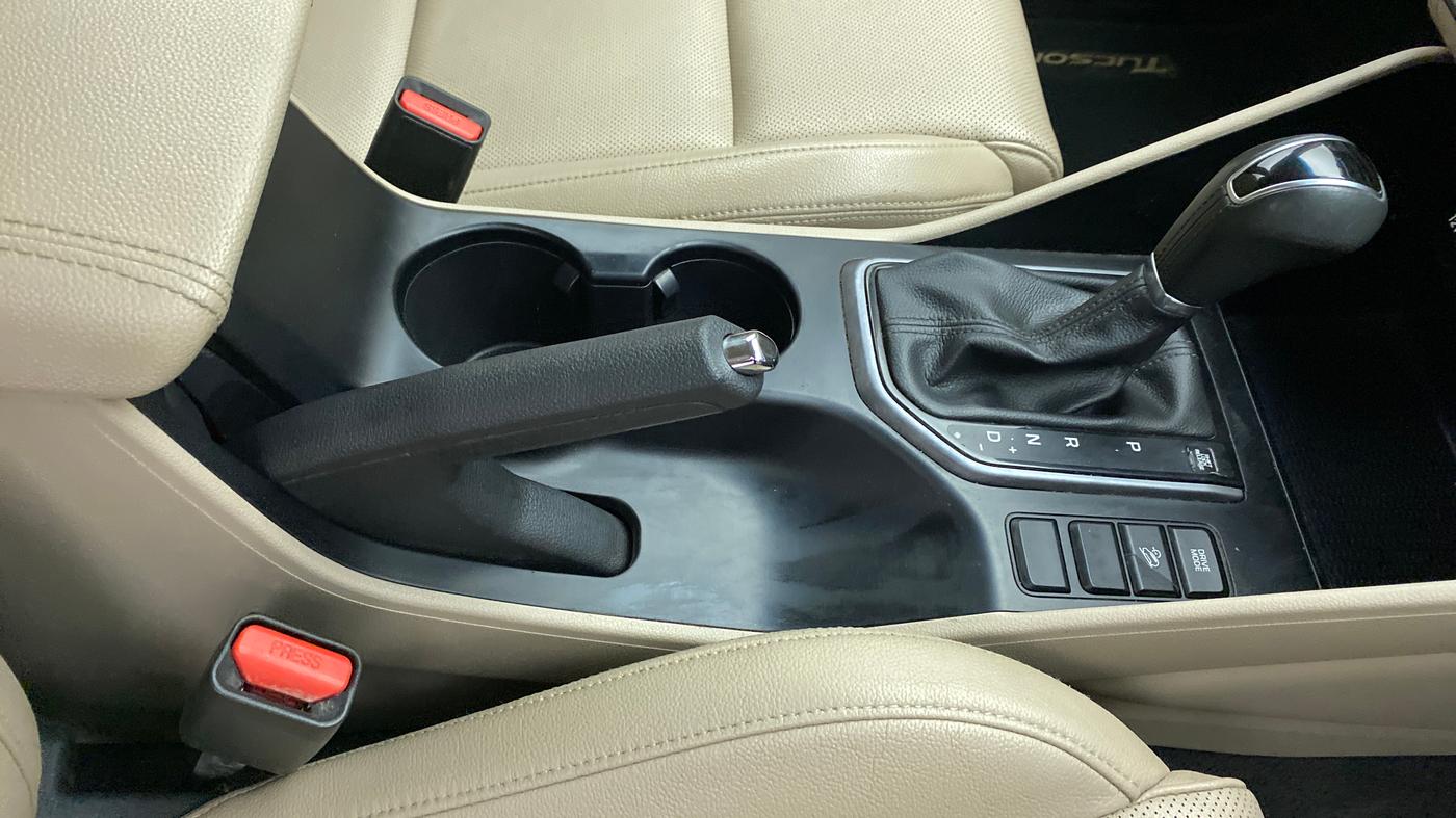 2018 Hyundai Tucson 2WD AT GL DIESEL
, Diesel, Automatic, 26,548 km, Gear Lever