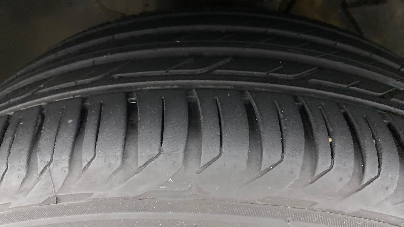 2018 Hyundai Tucson 2WD AT GL DIESEL
, Diesel, Automatic, 26,548 km, Left Front Tyre Tread