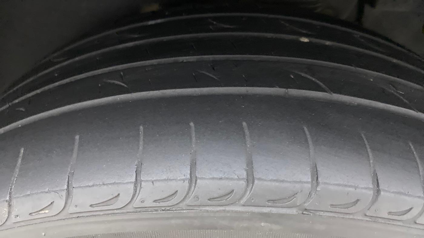 2018 Hyundai Tucson 2WD AT GL DIESEL
, Diesel, Automatic, 26,548 km, Left Rear Tyre Tread