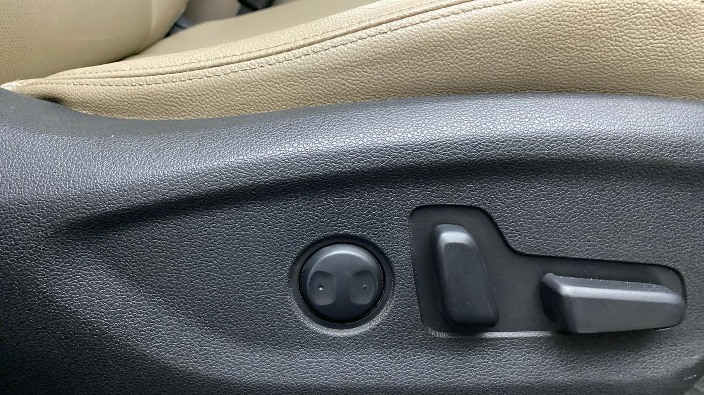 2018 Hyundai Tucson 2WD AT GL DIESEL
, Diesel, Automatic, 26,548 km, Driver Side Adjustment Panel
